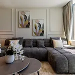 Foreshore Place Elegant Studio In Cbd