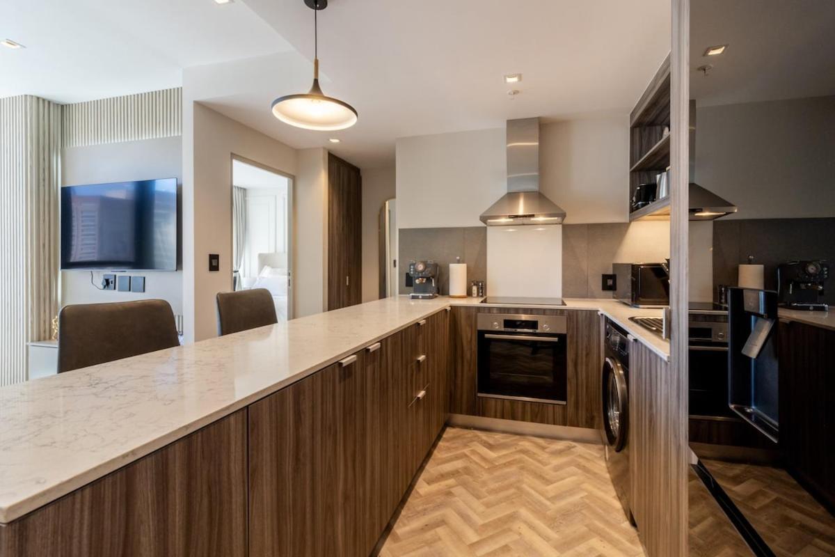 Foreshore Place Elegant In Cbd Apartment