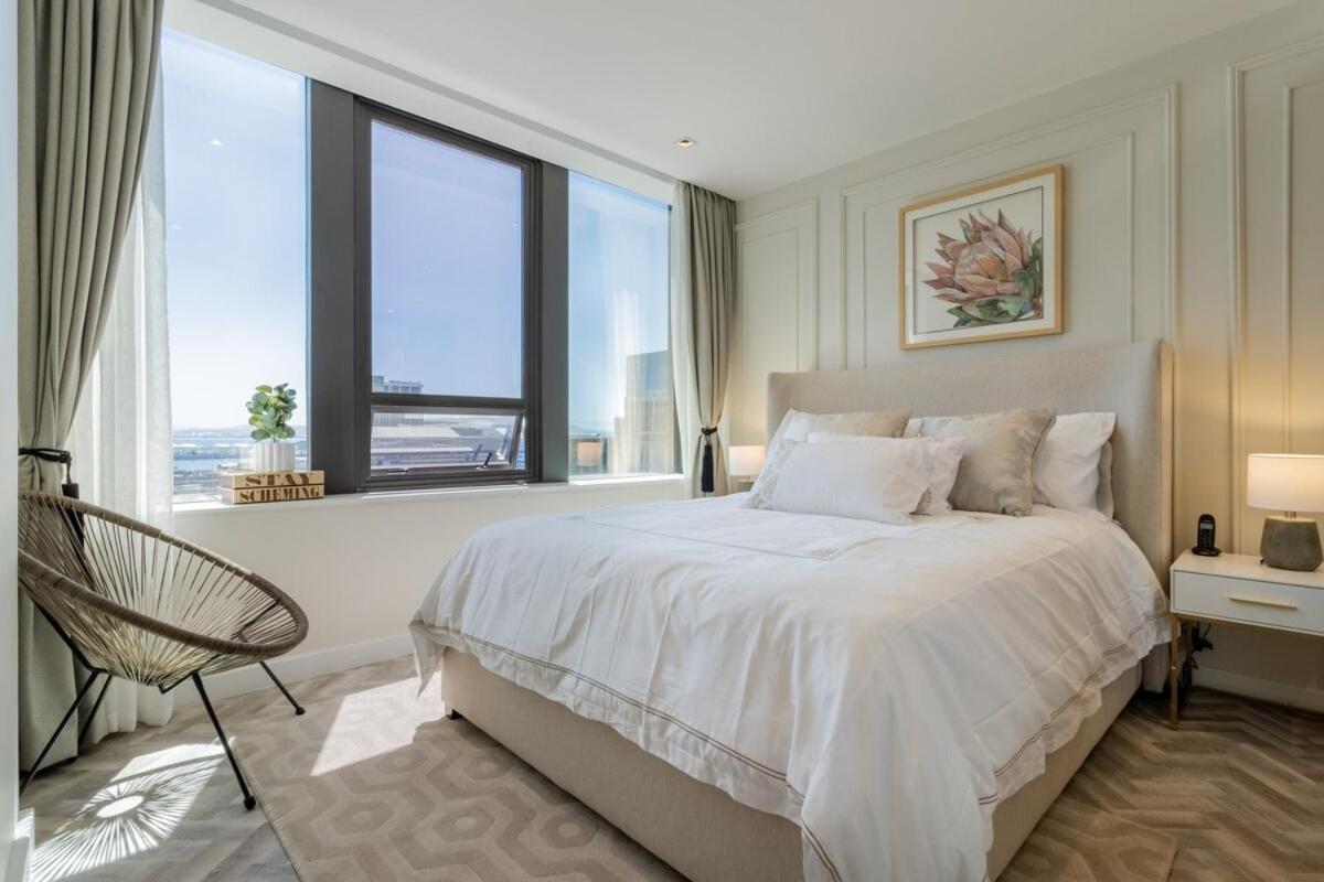 Foreshore Place Elegant In Cbd Apartment Cape Town