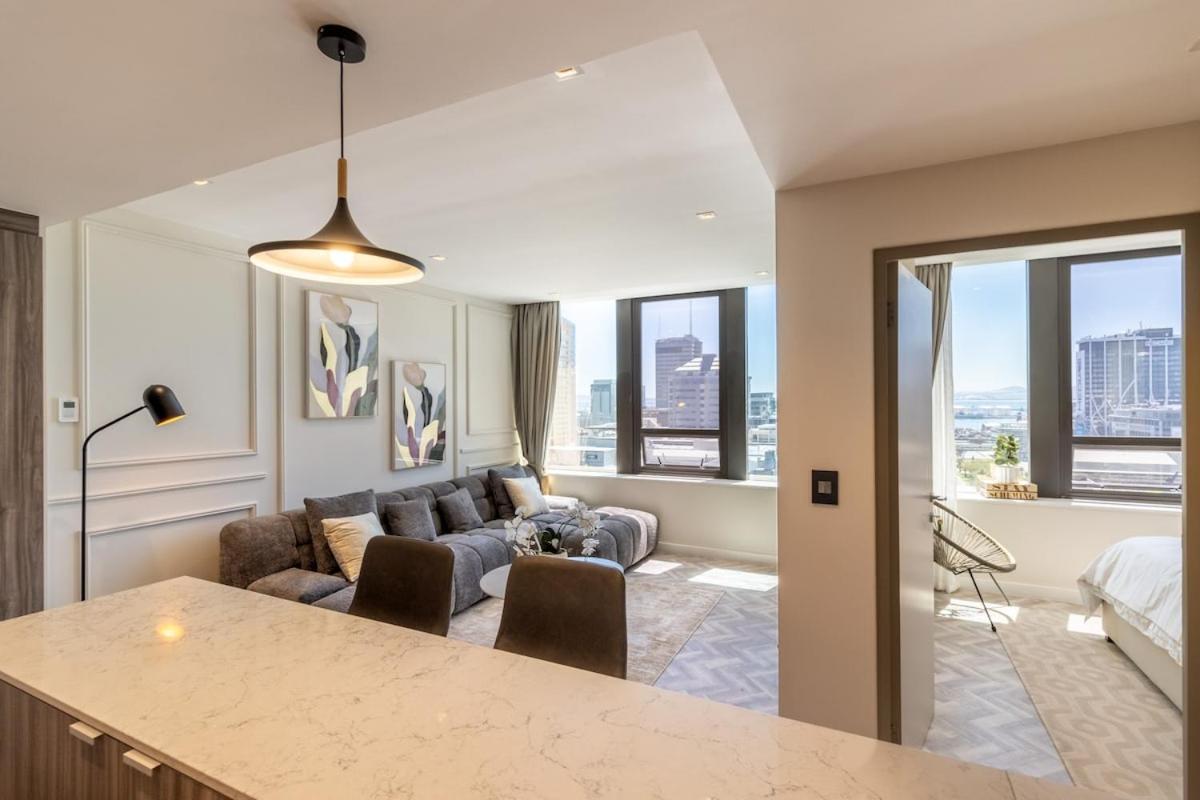 Foreshore Place Elegant In Cbd Apartment