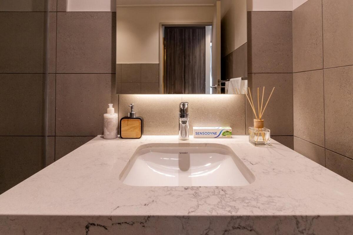 Foreshore Place Elegant In Cbd Apartment *