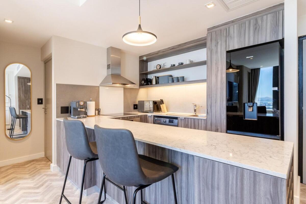 Foreshore Place Elegant In Cbd Apartment *