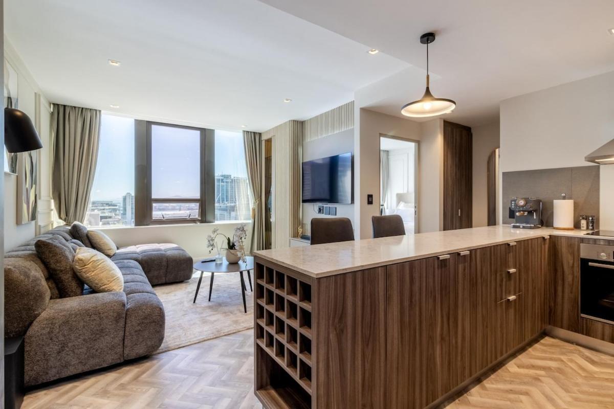 Foreshore Place Elegant In Cbd Apartment Cape Town