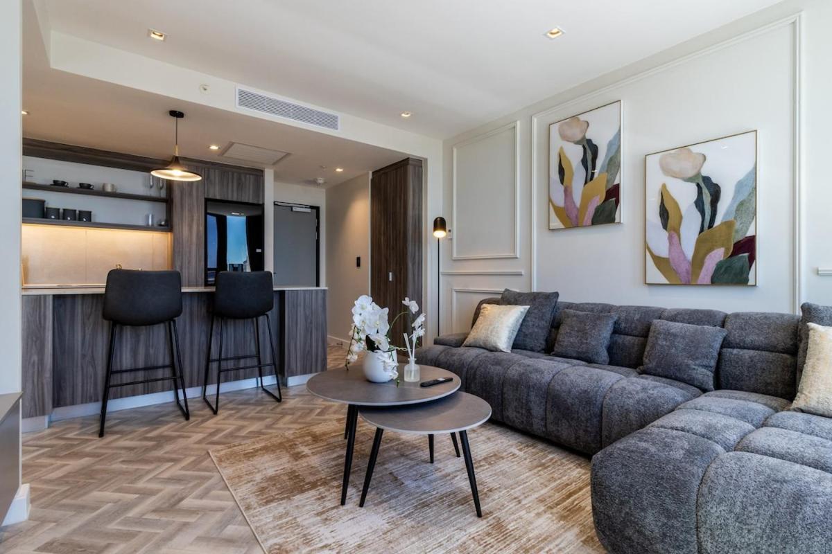 Foreshore Place Elegant In Cbd Apartment